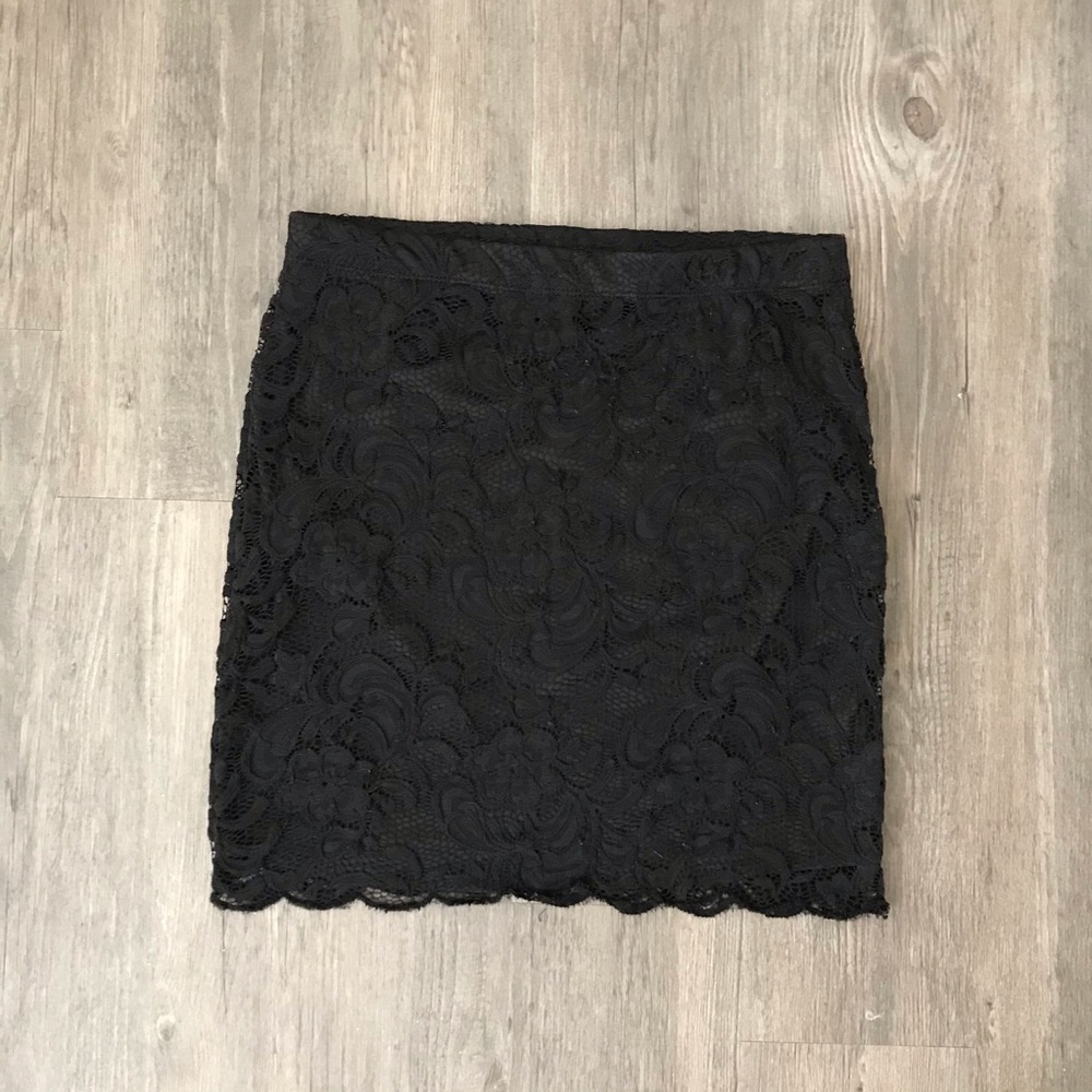 Lace skirt